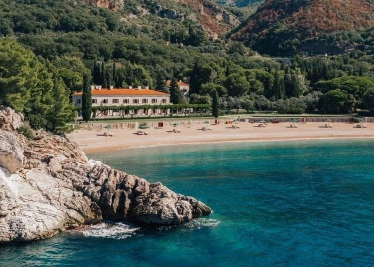 Uzun fasilədən sonra Monteneqroda məşhur ulduzların ziyarət etdiyi lüks kurort açılır
