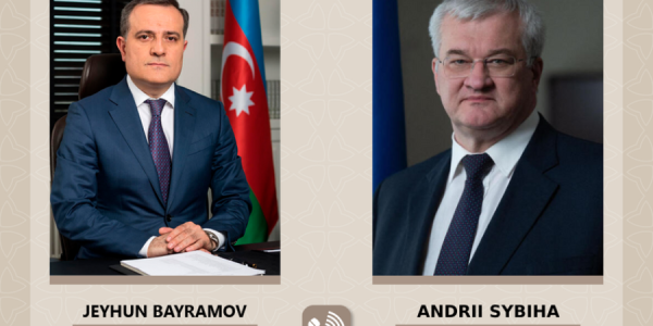 Ceyhun Bayramov ukraynalı həmkarı ilə danışıb
