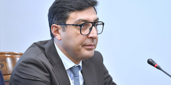 Müşavirini bu liseyə direktor təyin etdi - Foto