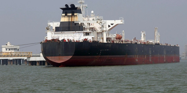 ABŞ Oman körfəzində İran tankerinə atəş açıb
