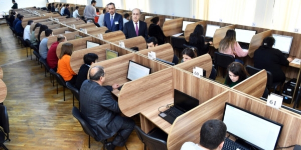 Ədliyyə orqanlarına qulluğa qəbulla bağlı test imtahanı keçirilib
