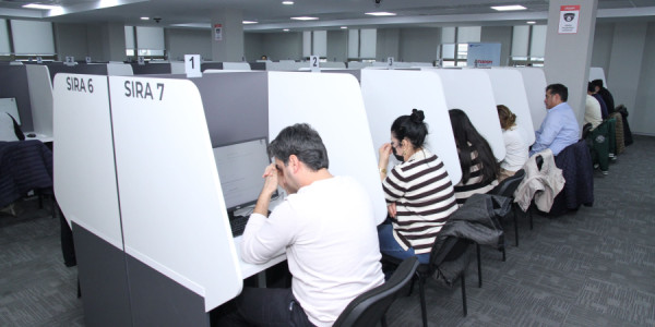 Vəkilliyə namizədlər üçün ixtisas imtahanının test mərhələsi başlayıb