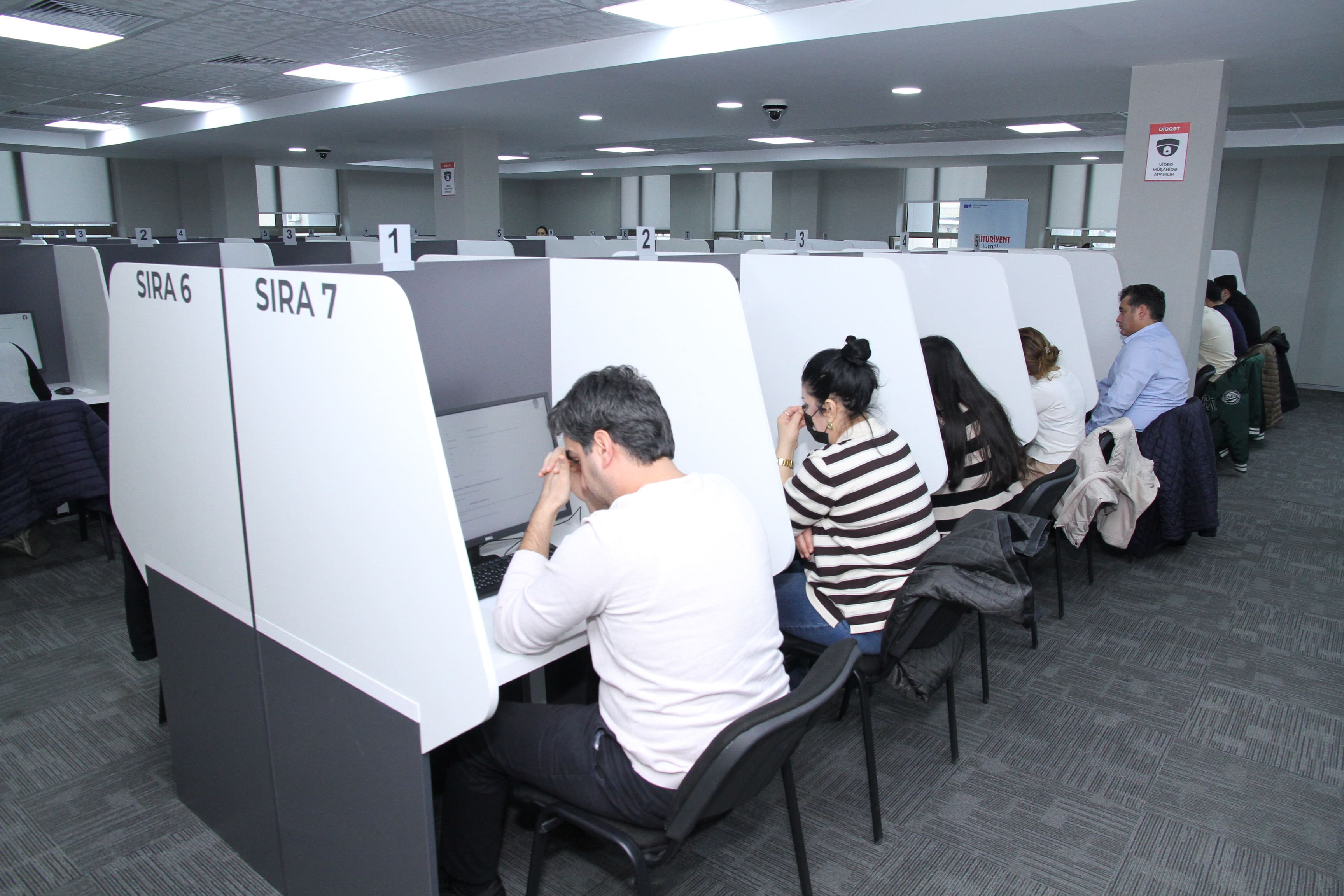 Vəkilliyə namizədlər üçün ixtisas imtahanının test mərhələsi başlayıb