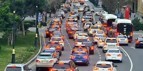 Bu yollarda tıxac var-