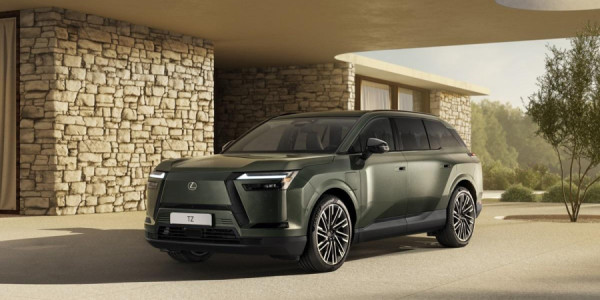 Lexus yeni modelini təqdim edir