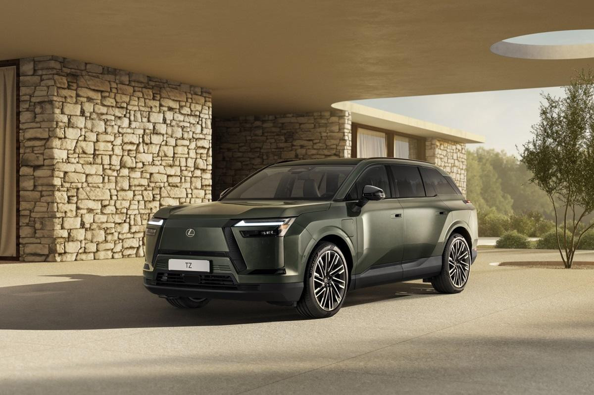 Lexus yeni modelini təqdim edir