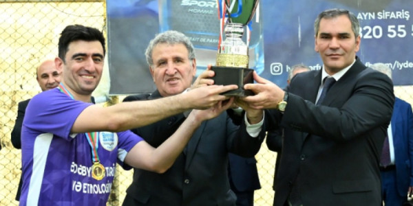 AMEA-da Ümummilli Liderin anadan olmasının 103-cü ildönümünə həsr edilmiş minifutbol turniri başa çatıb
