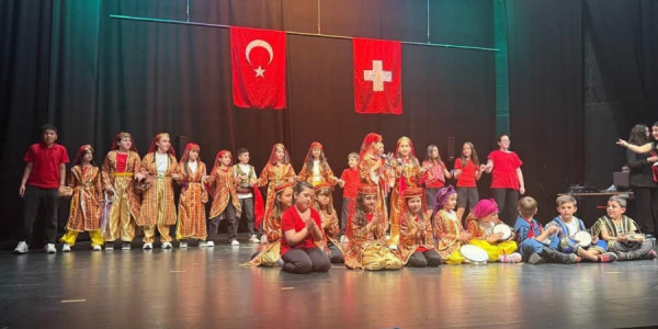 Bazeldə milli rəqslərimiz zövq oxşayıb