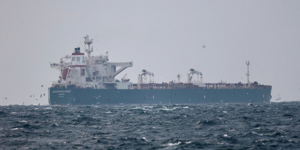 Oman körfəzində gərginlik: tanker saxlanılıb