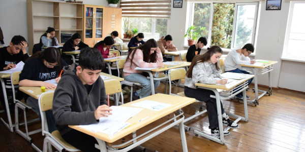 Buraxılış imtahanında 8 nəfər maksimum nəticə göstərib