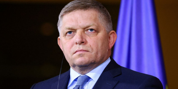Robert Fiko Moskvaya səfəri zamanı Zelenskidən mesaj çatdıracaq