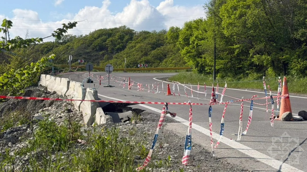 Ağsu dolaylarında TORPAQ SÜRÜŞMƏSİ: Yol qismən BAĞLANDI