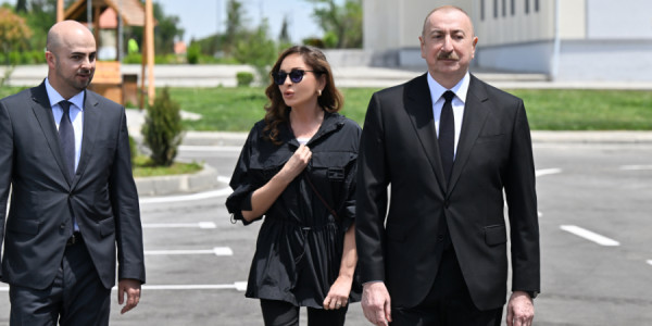 İlham Əliyev və Mehriban Əliyeva Şükürbəyli kəndində fərdi evlərdə yaradılmış şəraitlə tanış olublar
