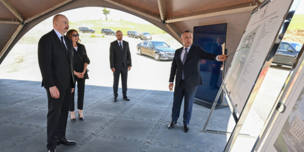 Prezident İlham Əliyev və Mehriban Əliyeva Cəbrayıl Rayon Mərkəzi Xəstəxanasının binasının tikintisi ilə tanış olublar