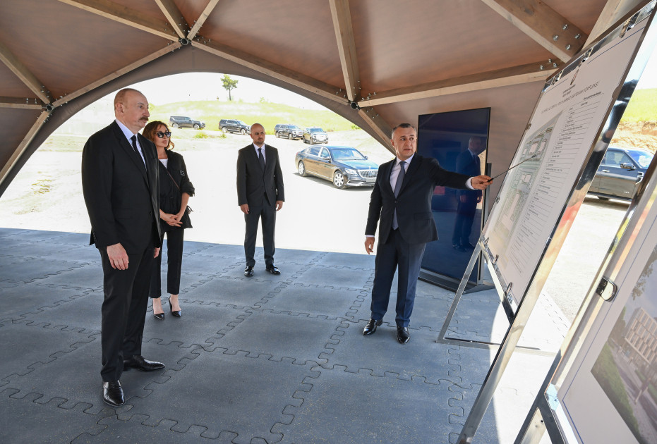 Prezident İlham Əliyev və Mehriban Əliyeva Cəbrayıl Rayon Mərkəzi Xəstəxanasının binasının tikintisi ilə tanış olublar