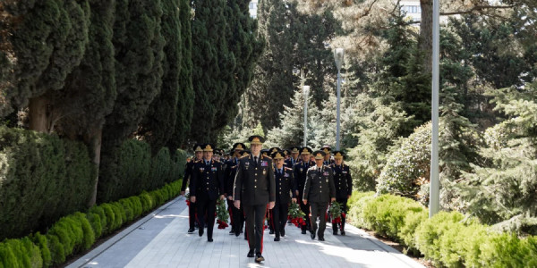 DİN-in şəxsi heyəti Ulu Öndər Heydər Əliyevin məzarını ziyarət edib