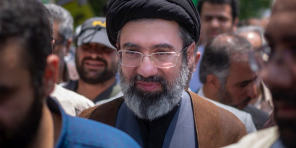 Rəsmi Tehran daxilində pərdəarxası idarəetmə iddiaları artır