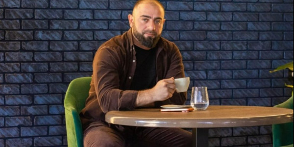 İş adamı restorandan çıxarkən güllələnib -