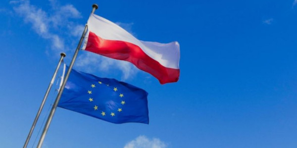 Polşa Aİ ilə 43,7 milyard avroluq kredit müqaviləsi imzalayıb