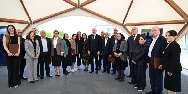Prezident və birinci xanım Cəbrayıl rayonunun Şükürbəyli kəndinə köçən sakinlərlə görüşüblər