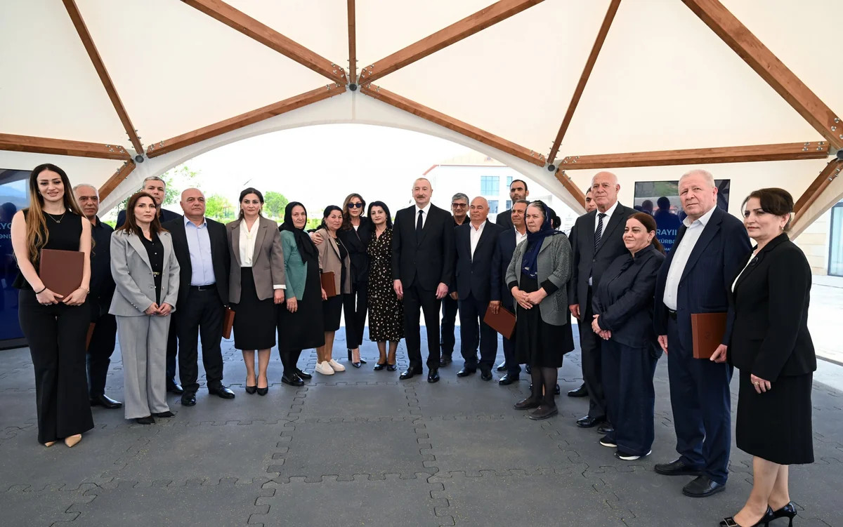 Prezident və birinci xanım Cəbrayıl rayonunun Şükürbəyli kəndinə köçən sakinlərlə görüşüblər