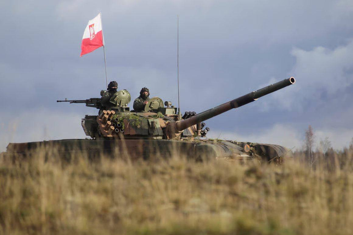 Polşa Aİ ilə 43,7 milyard avroluq müdafiə krediti imzalayıb