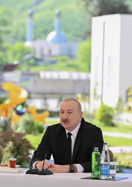 İlham Əliyev: Azərbaycana nifrətlə yaşayan dairələr hakimiyyətə gəlsə, Ermənistan xalqının başı dərddə olacaq