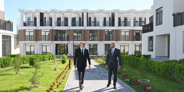 İlham Əliyev Zəngilan şəhərində inşa olunmuş ilk yaşayış kompleksinin açılışında iştirak edib