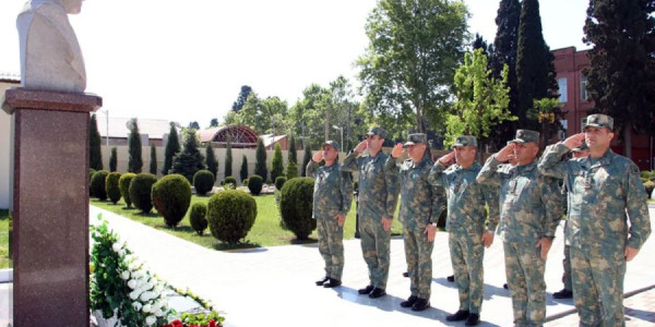 Azərbaycan Ordusunda Ümummilli Liderin anadan olmasının 103-cü ildönümü qeyd edilib