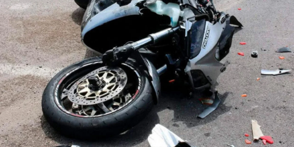 Bakıda motosiklet yerüstü piyada keçidinə çırpılıb, sürücü ölüb