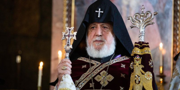 II Qaregin Samvel Karapetyana mənəvi dəstək verib