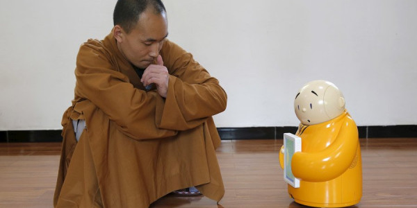 Robot buddist rahib rolunda çıxış edəcək: Məbədlərdə dəyişiklik baş verir