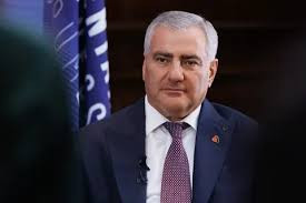 Karapetyan seçkilərə qədər Ermənistan əhalisinin demək olar hamısının Paşinyandan imtina edəcəyini bildirib