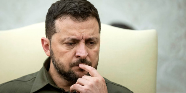 Zelenskiyə İTTİHAM: Yüksək eşelonlarda korrupsiya araşdırmaları nəzərə alınmır