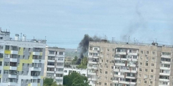 Dron yaşayış binasına çırpıldı, hava limanı tam bağlandı