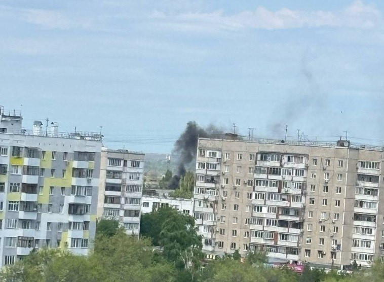 Dron yaşayış binasına çırpıldı, hava limanı tam bağlandı