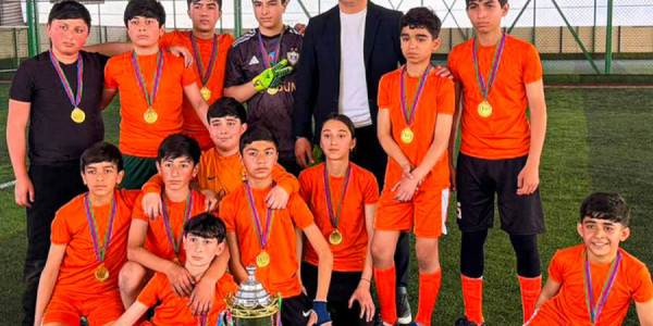 UEFA-nın dəstəyi ilə Gəncədə məktəblilər arasında minifutbol turniri keçirilib