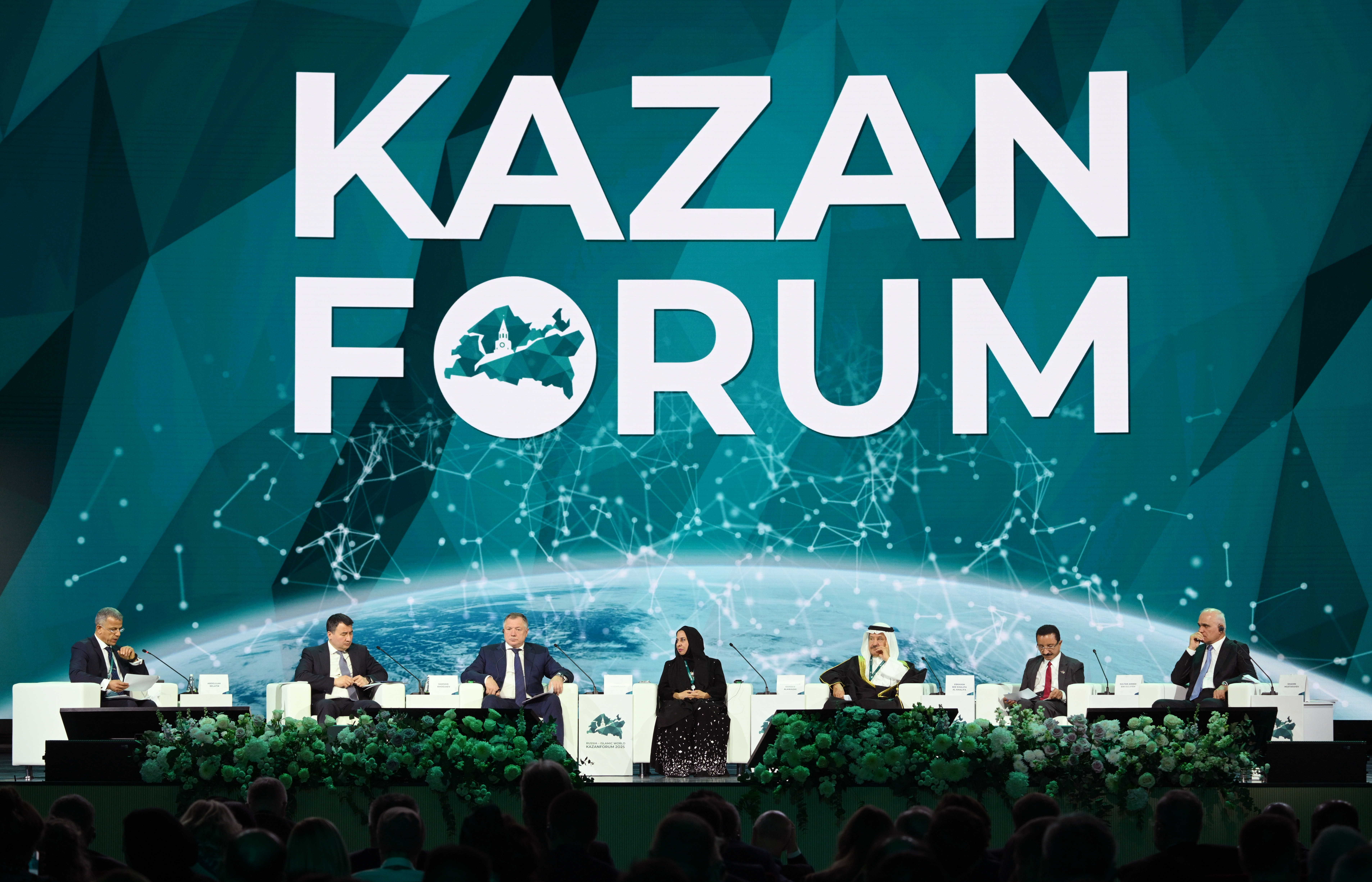 Kazanda nəhəng forum başladı: 93 ölkə Rusiyaya axışdı