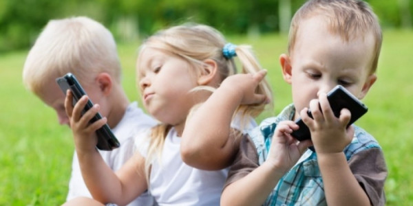 Telefon asılılığı uşaqların psixologiyasına necə təsir edir?