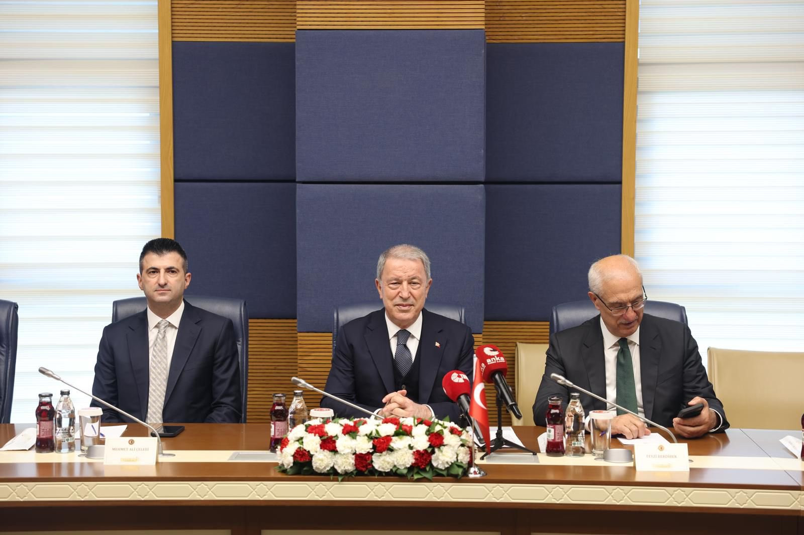 Hulusi Akar: NATO-nun  cənub sərhədlərinin təhlükəsizliyi Türkiyənin üzərinə düşür