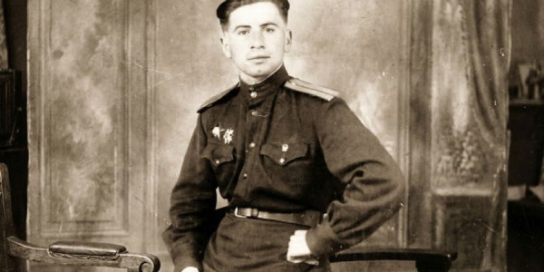 Berlində qələbə bayrağını qaldıran azərbaycanlı zabit