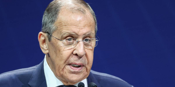 Lavrov: Hörmüz boğazında böhranın səbəbkarı İran deyil