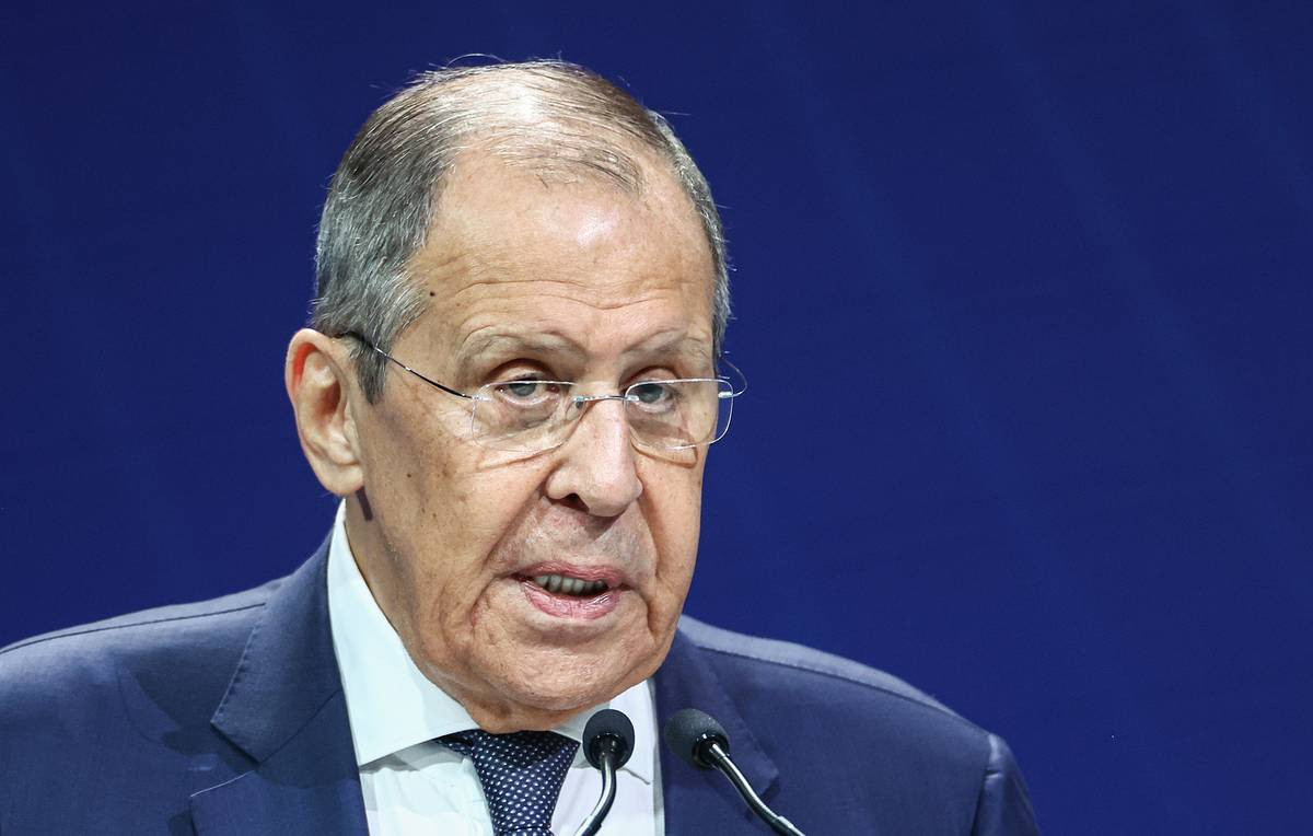 Lavrov: Hörmüz boğazında böhranın səbəbkarı İran deyil