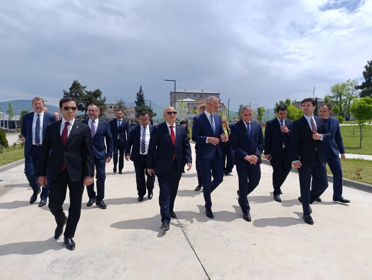 Rixard Raşi Şuşa, Xankəndi, Ağdam və Füzulidə olub