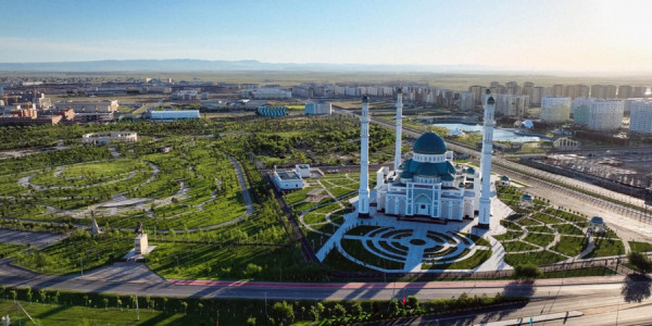 Mirziyoyev Türküstanda yeni məscidlə tanış olub