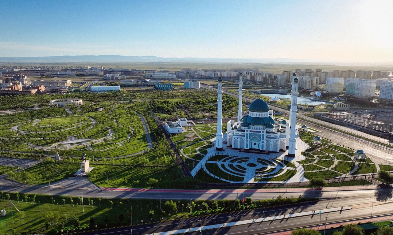 Mirziyoyev Türküstanda yeni məscidlə tanış olub