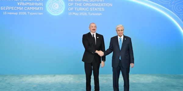 Prezident İlham Əliyev Türküstanda TDT-nin qeyri-rəsmi Zirvə görüşündə iştirak edir