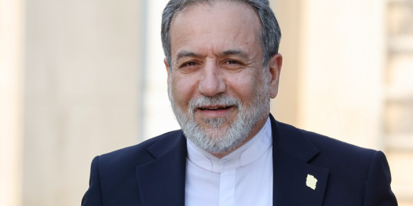 Əraqçı Trampın “səbirsizliyini” gülüşlə qarşıladı