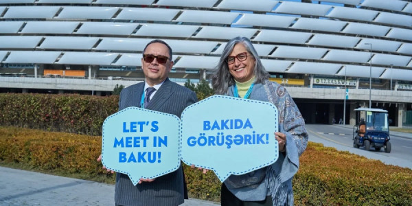 Anaklaudia Rossbax Bakıdan bütün dünyanı salamlayıb