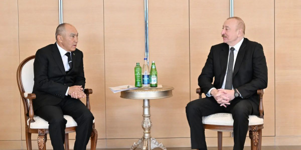 İlham Əliyev Türkmənistanın Arkadağ şəhərinin Tikinti üzrə Dövlət Komitəsinin sədrini qəbul edib